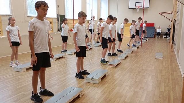 Программа упражнений с музыкальным сопровождением - 2. 5 движение