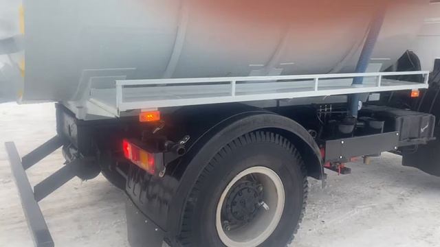 МАЗ вакуумник 10м3