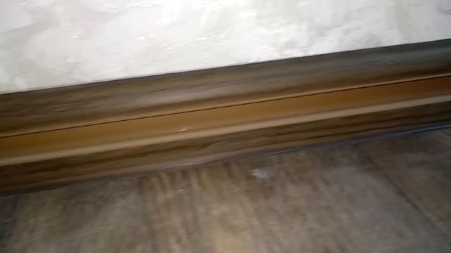 Установка пластикового плинтуса Как и чем прикрепить плинтус к стене_1080p