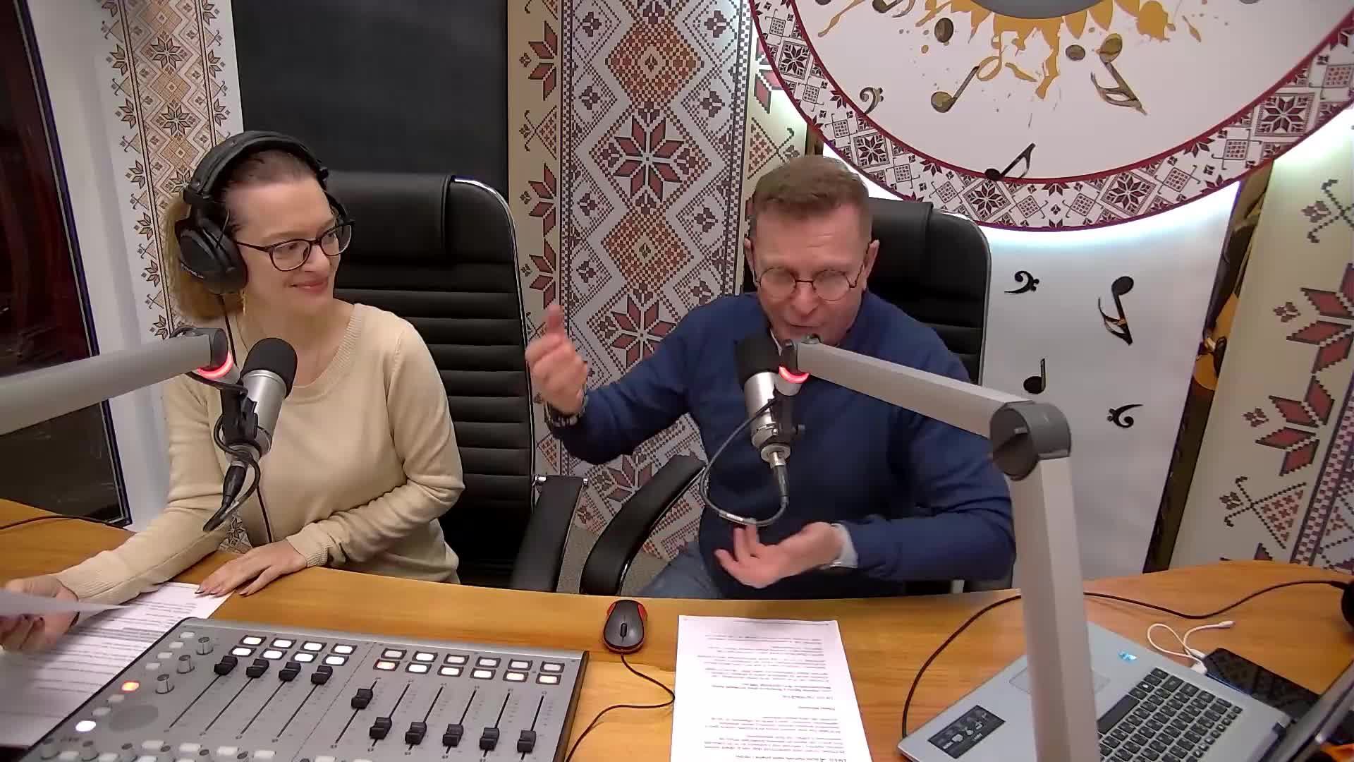 Утреннее шоу "Алло, село!" Ходите ли вы на вечер встречи выпускников? Встречаетесь ли вы с однокласс