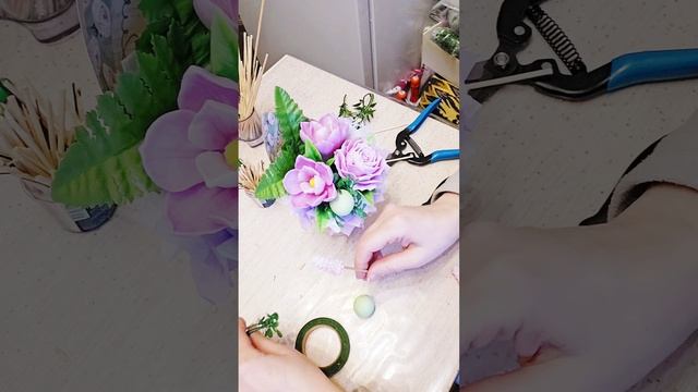 сборка мини букетика
#мылоо #идеяподарочка #учимсявместе #букетикизмыла #хендмейчик
