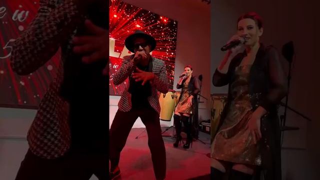 Кавер-группа "Слушай и танцуй". Вокал Алена. Согласие холл