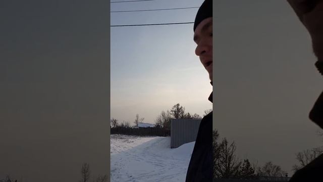 Идём с Батей с Магазина несём пиво, яйца, мороженое и лапшу.2