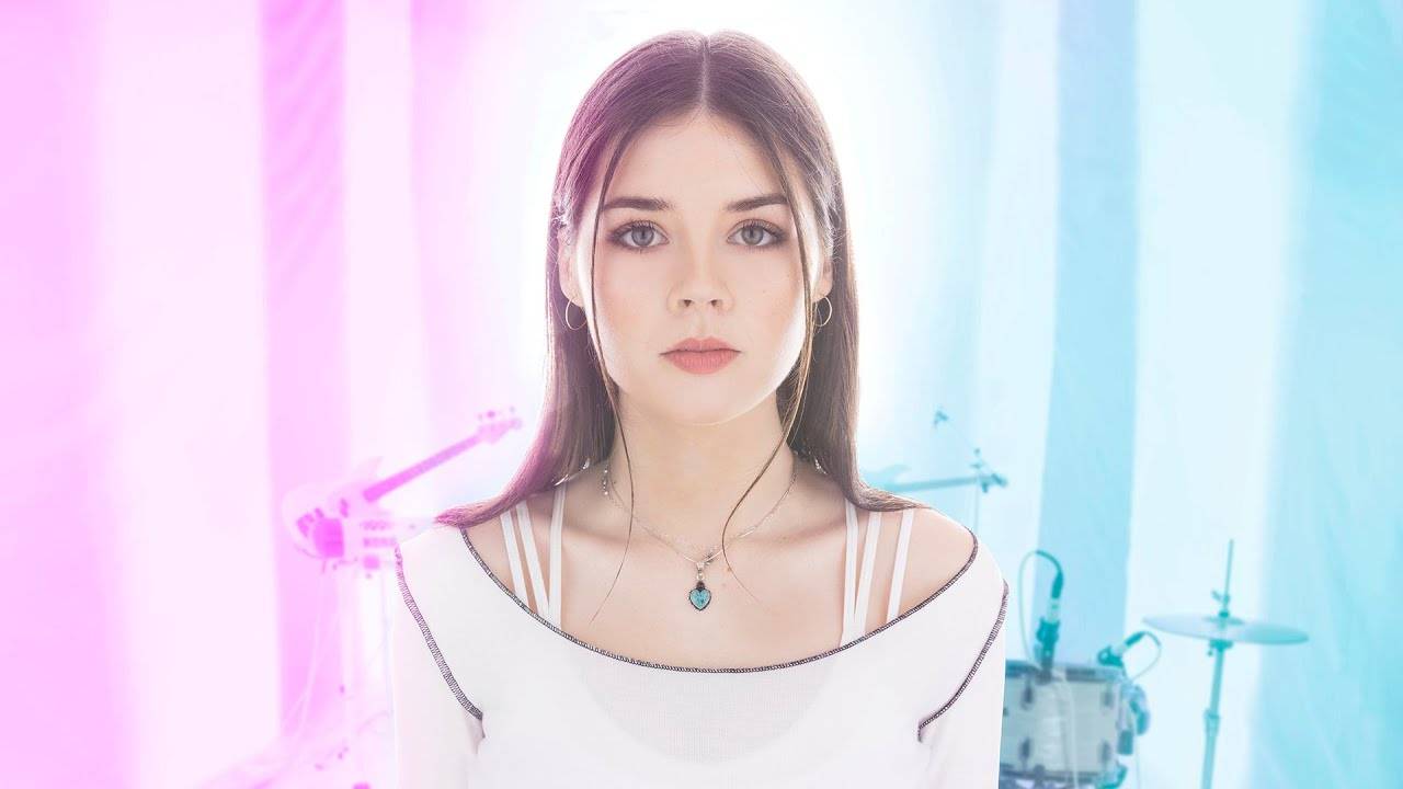 Elise Trouw - (Live Loop Video) at Sweetwater