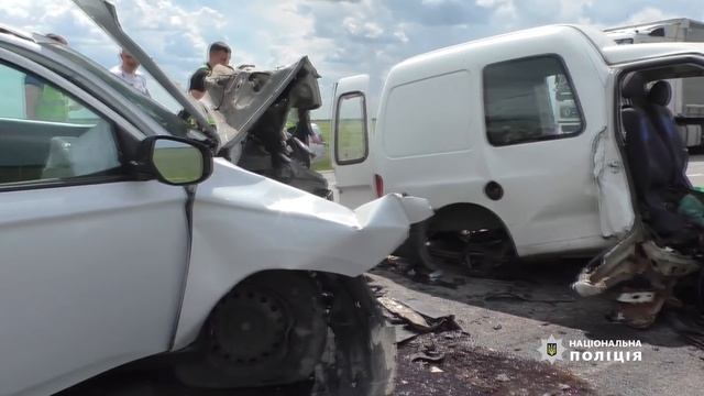 У Рівненському районі внаслідок лобового зіткнення двох авто на трасі «Київ-Чоп» загинуло троє осіб