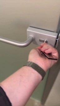 Заботьтесь о гигиене и безопасности вашего пространства — выбирайте качественные двери!😉