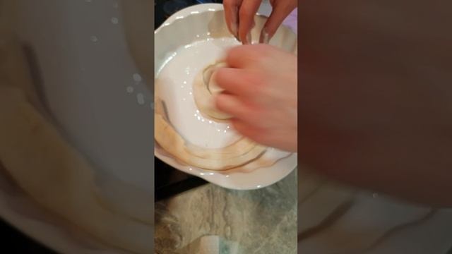 Пирог из бездрожжевого слоёного теста с курицей
