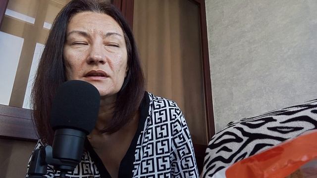 АСМР ИТИНГ. КУШАЮ ХЛЕБЦЫ С ТВОРОЖНЫМ СЫРОМ С ЛОСОСЕМ