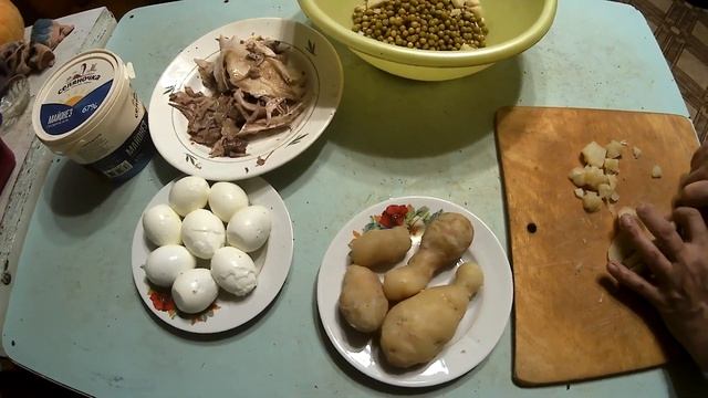 Салат с курицей!! Очень вкусный и недорогой!!