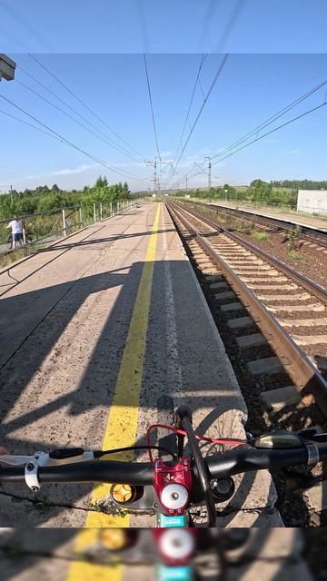 Делаем дела, припёрлись без звонка. #велосипед  #тудысюдынавелосипеде