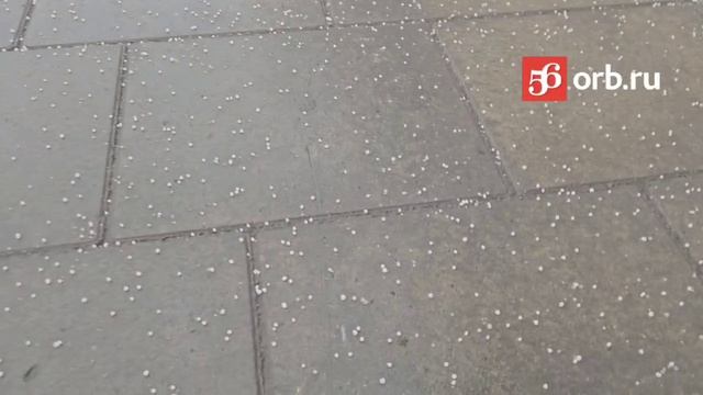 В Оренбурге с неба сыпется ледяная крупа 🧊