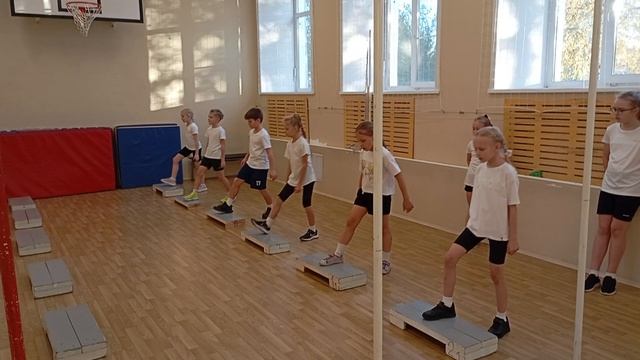 Программа упражнений с музыкальным сопровождением - 2. 3 движение