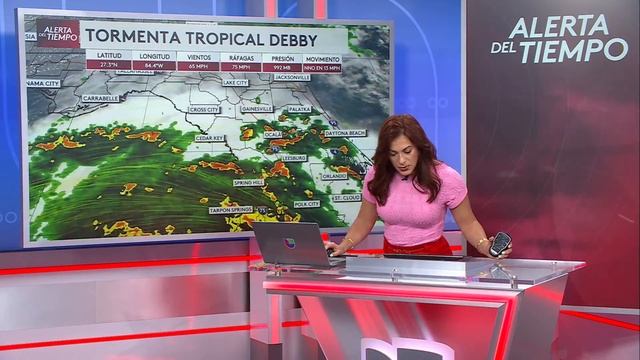Bandas externas de fuertes lluvias de Debby llegan an Orlando y la Bahia de Tampa. | EN VIVO