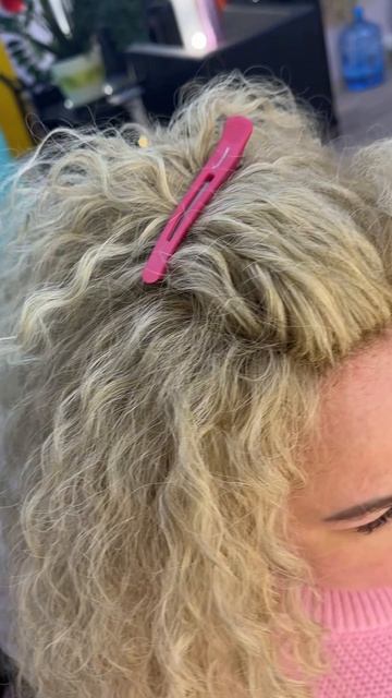 Авторская техника «Имитация Роста Волос» проработан пробор и заплетена «Идеальная Краевая»