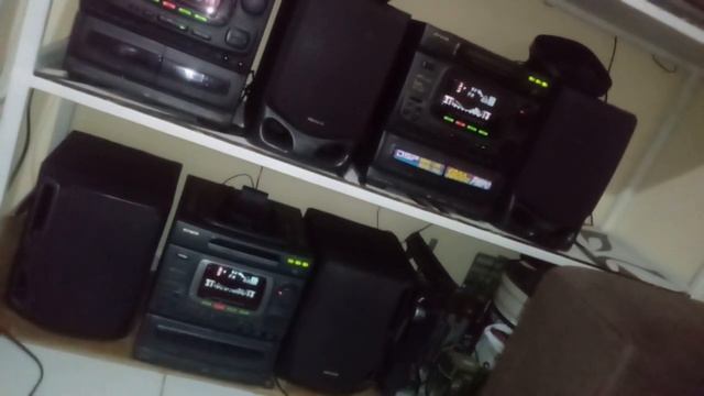 Aiwa 999 e 2200 tocando juntos pense no estrondo.