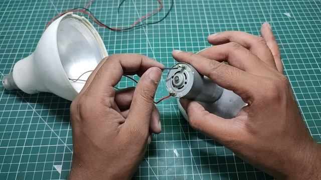 How To Make A Powerful Ceiling Fan At Home With The Help Of Old LED Bulb And DC Motor