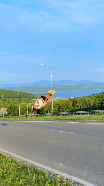 Пейзаж, море и акробатика 🥰