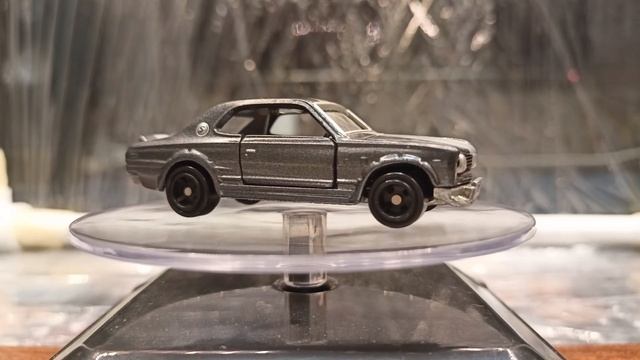 Nissan skyline H-T GT-R 2000 racing 1:64