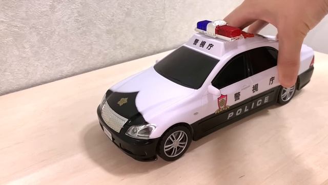 Скорая помощь, Полицейская машина, Пожарная машина ,Аварийная машина едят по склону!