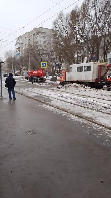 Прорыв трубы в Самаре на улице Антонова- Овсеенко!