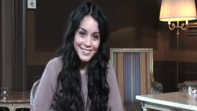 Zac Efron  & Vanessa Hudgens - Interview with "Vecko Revyn"