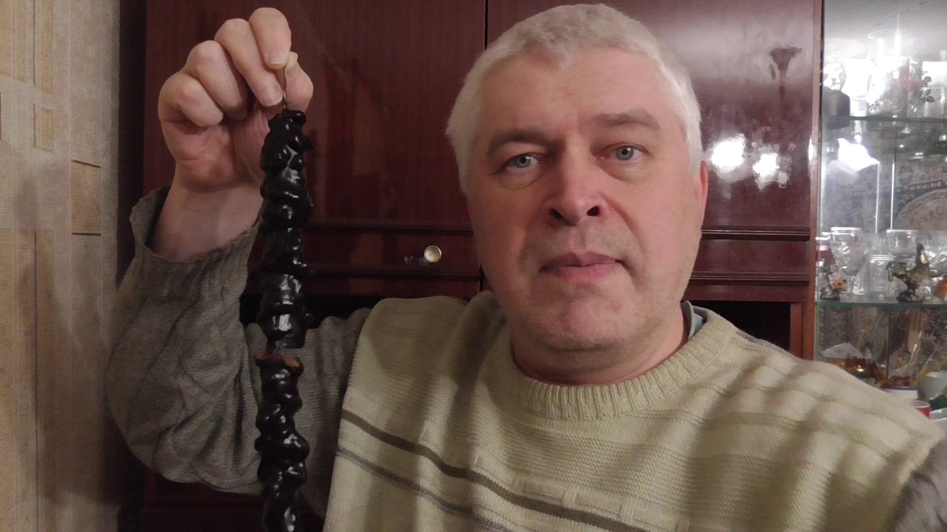 Я держу в руке чурчхелу, у меня чурчхела