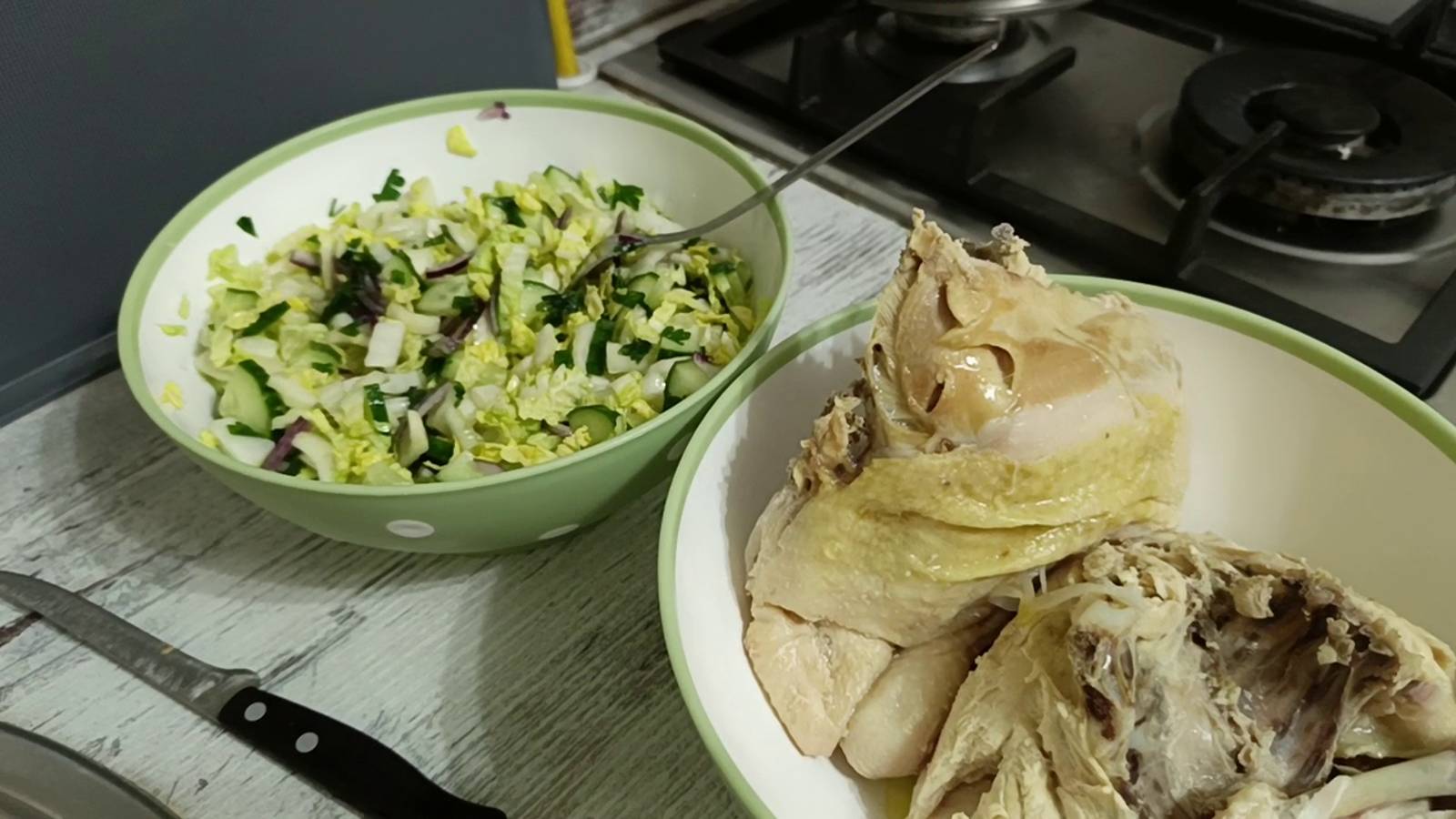 Отварила курицу и сделала салат