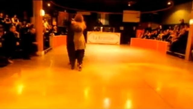Santiago Castro  Roberta Coen - tango Todo te nombra orquesta F. Canaro