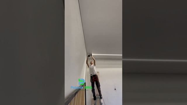 Затянули натяжными потолками дом в 120 к.м.