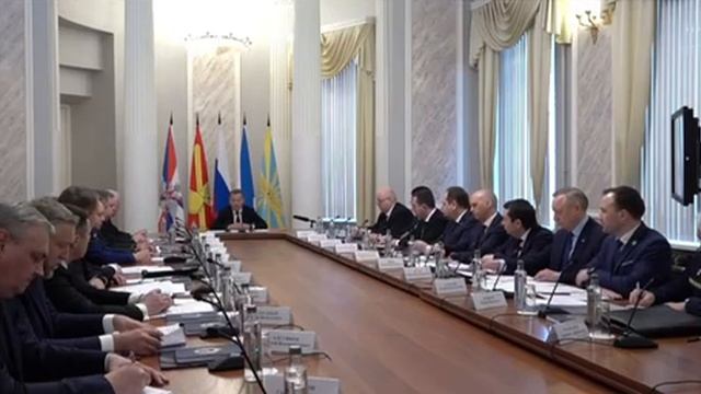 Дмитрий Медведев посетил бойцов в Петербурге, которые проходят лечение после ранений