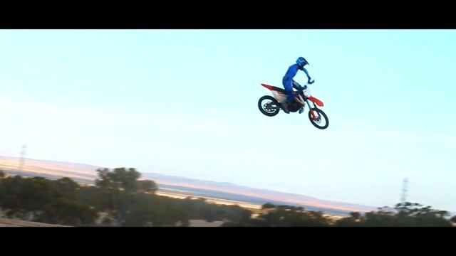 KTM 250 sx shredding in the the Flinders