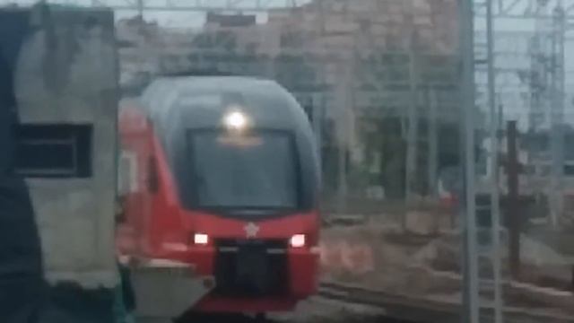 ЭД4М-0487 ЦППК Перекраска Наше Подмосковье и ЭШ2-010 Аэроэкспресс На станции Лесной Городок