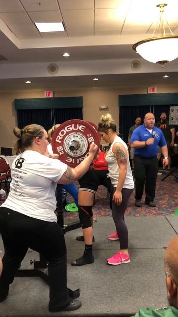 320lbs raw squat at 17 years old