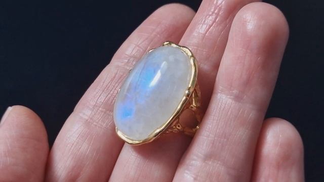 Серебряное кольцо с 30-каратным адуляром (лунный камень)