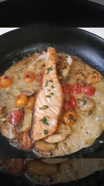 COOKING SALMON IN MUSHROOM SAUCE #remscooking #shorts