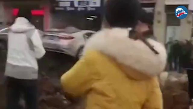 От петарды до кратера: Китайский школьник случайно уничтожил парковку