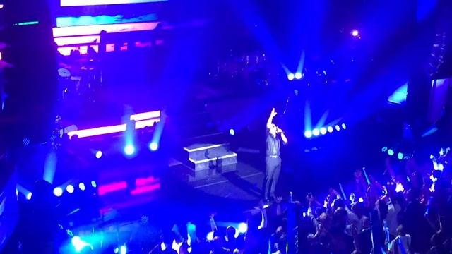 Pitbull Give me everything at the Apollo hosted by Sirius