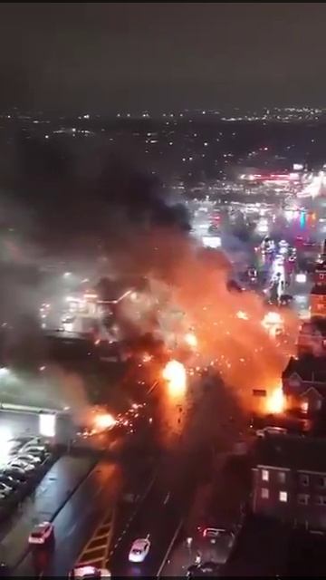 Вид с квадрокоптера ппдения самолета скорой помощи в Филадельфии
31.01.25