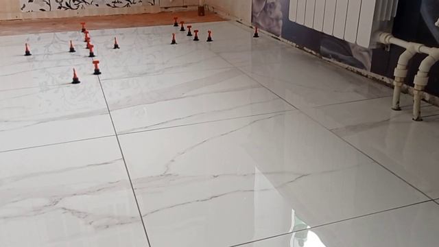 Укладка керамогранита единым полотном кухня, коридор, входная зона