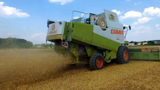 Kombajn CLAAS LEXION 480 podczas prac żniwnych pod Strzelcami Opolskimi 07 08 2020 r