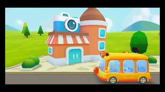 Лера играет в игру Беби Бас (Babby Bus) Волшебный автобус