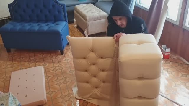 мягкий диванчик для прихожей в каретной стяжке своими руками,  экокожа, DIY диванчик капитоне