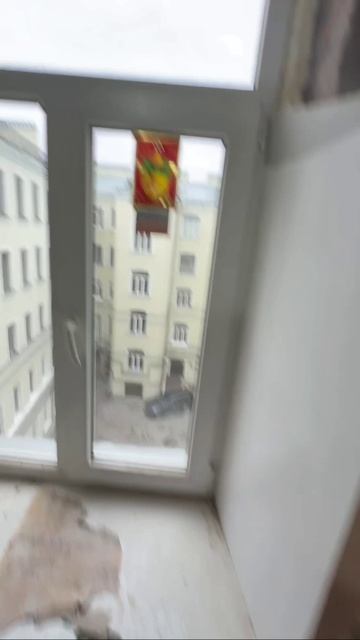 УЖАСЫ СТАРОГО ФОНДА ЖУТКИЙ МОНТАЖ ОКОН #блогокна #старыйфонд #окна #остекление #ремонт #дизайн