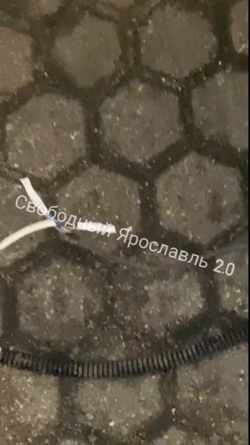 Оголенные провода у ТЮЗа (Ярославль)