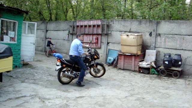 Я на мотоцикле в гараже 2010г