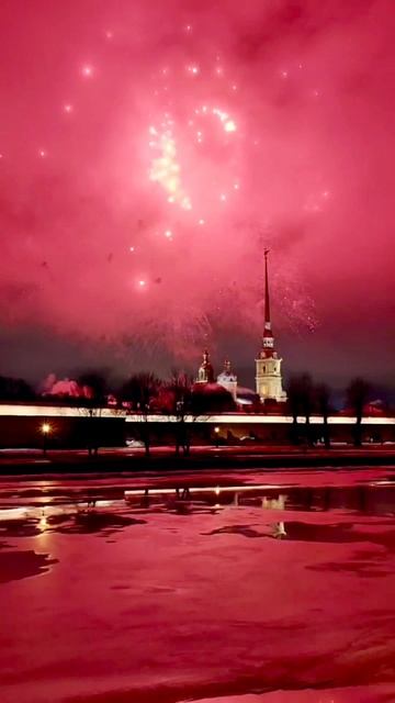 Салют над Петербургом в честь 81-годовщины освобождения Ленинграда от фашисткой блокады