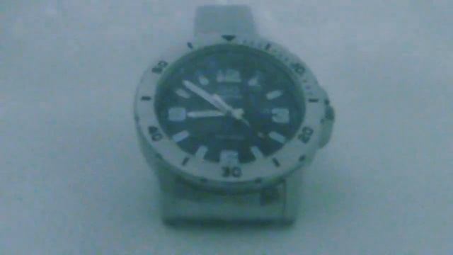 Wristwatch under water in the bath Q&Q Superior S372J205Y