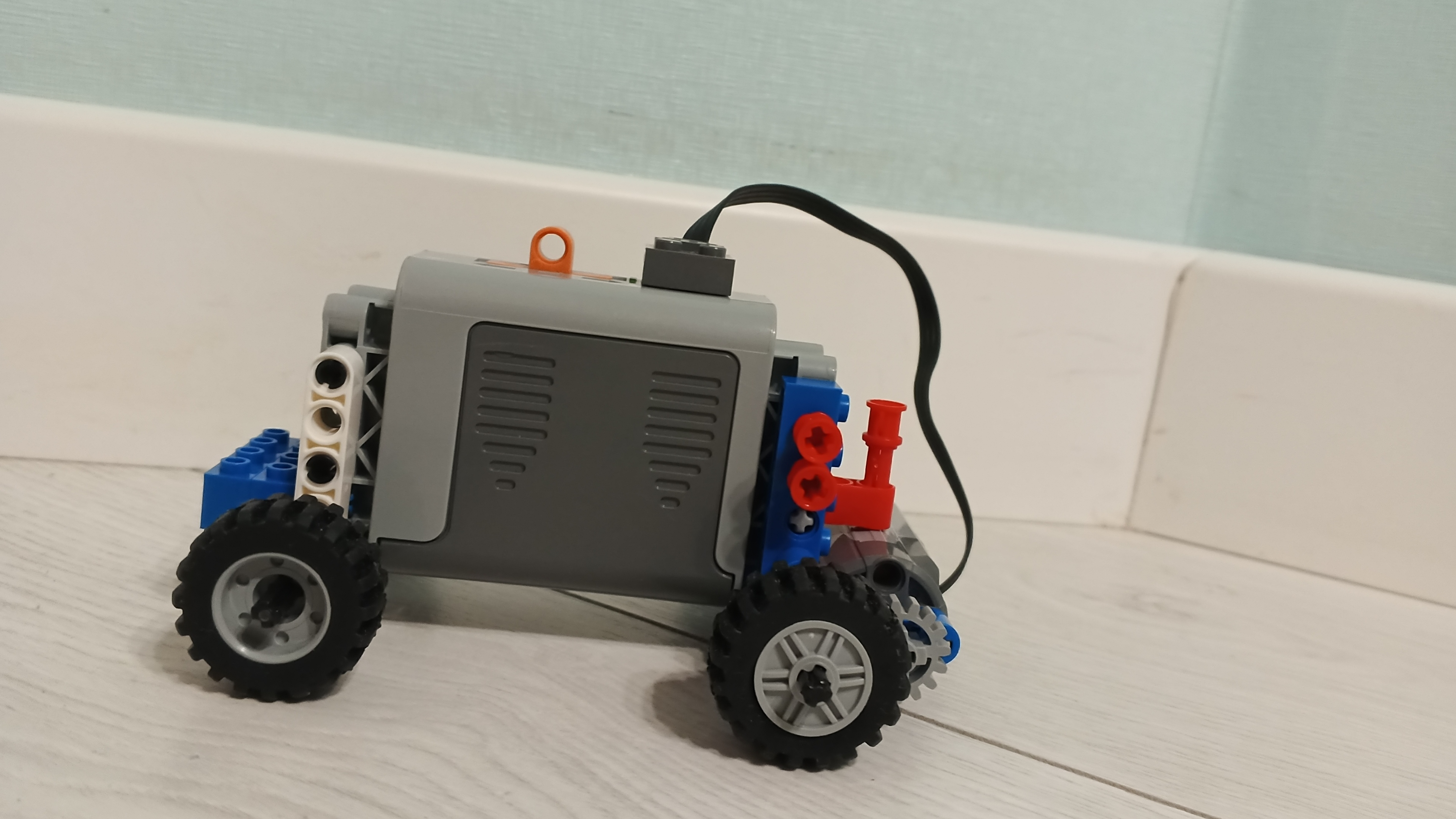 как зделать электро мобиль из лего!