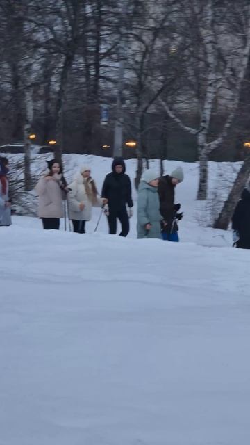 Это типа физкультура на лыжах?
