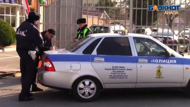 В Анапе водитель внедорожника ехал прямо по ступеням набережной